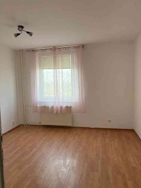 Pronájem bytu 3+1 72 m² - foto 8