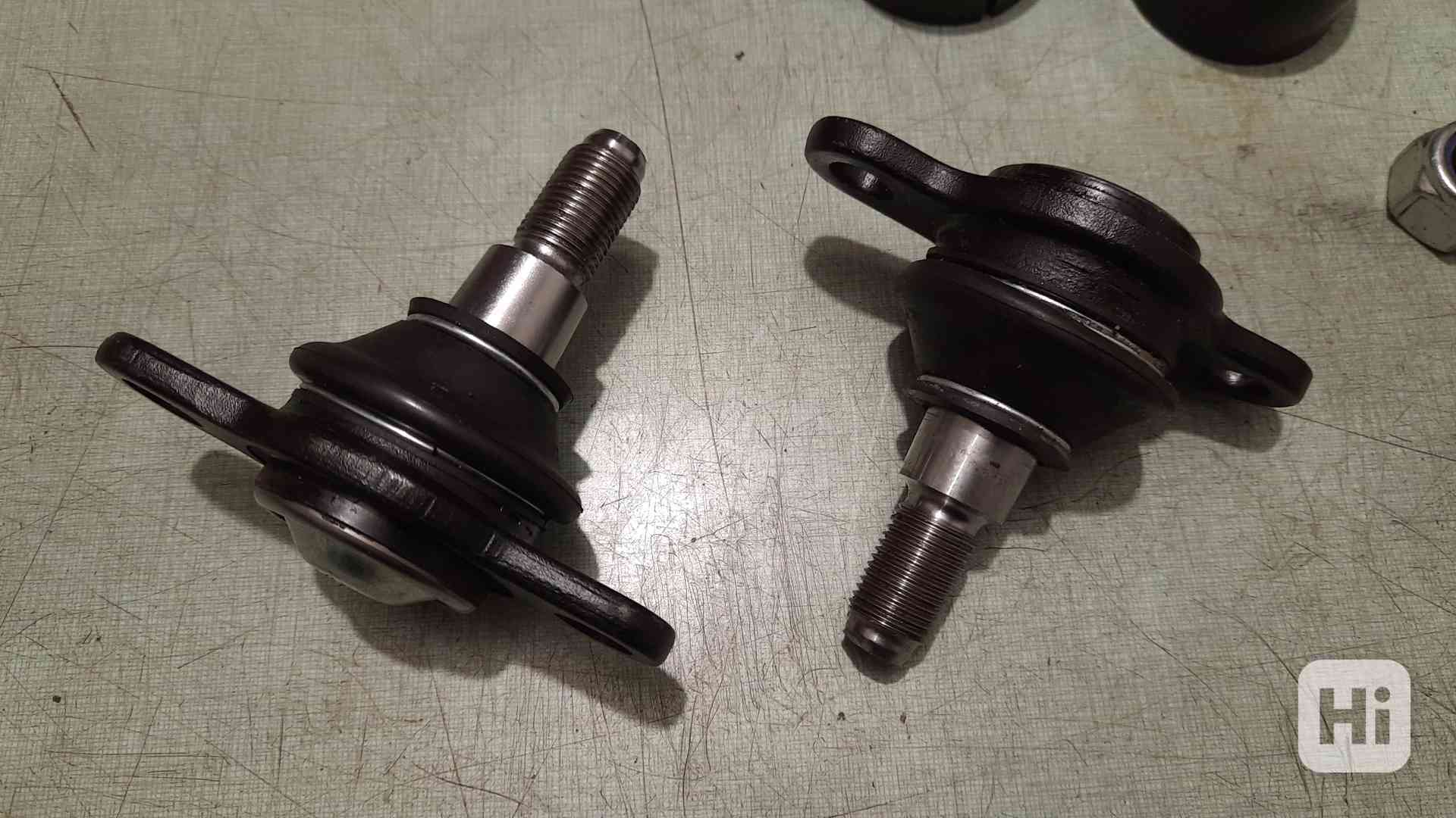 spodní čepy na VW Transporter T5 - foto 1