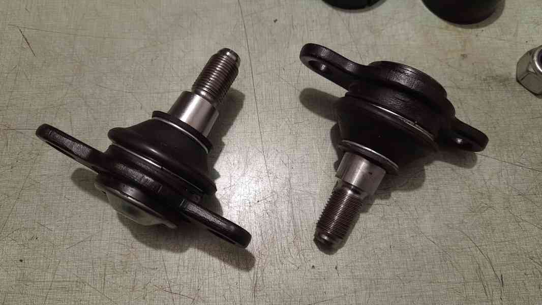 spodní čepy na VW Transporter T5 - foto 1