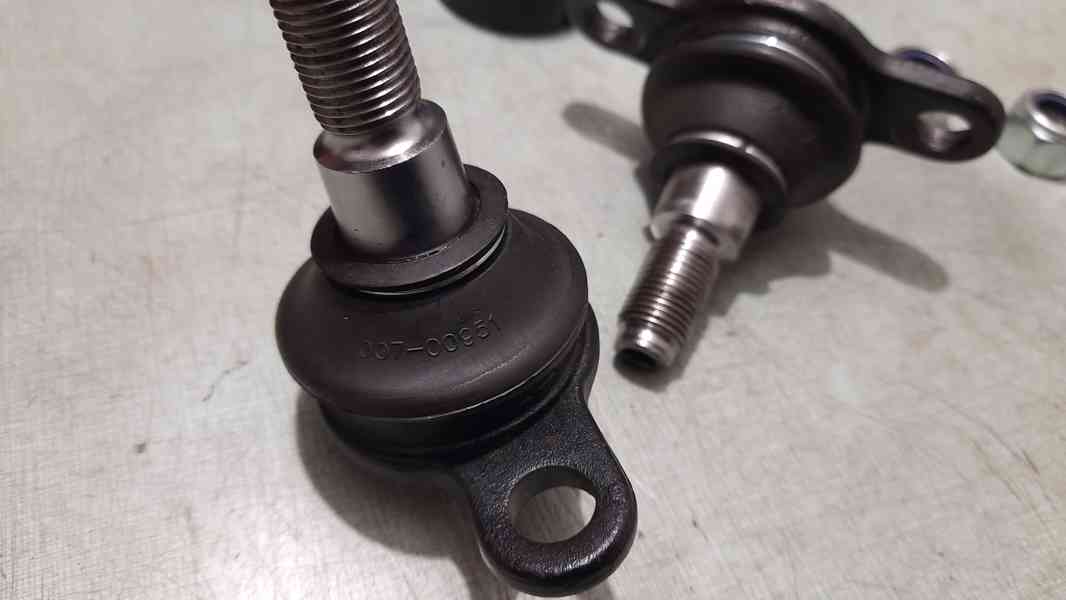 spodní čepy na VW Transporter T5 - foto 6