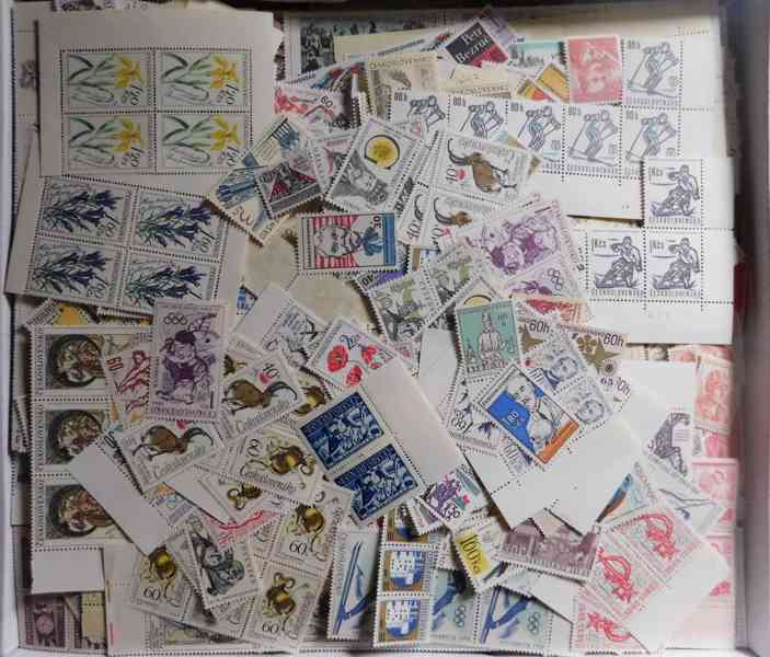 Sběratel koupí větší sbírku poštovních známek - foto 3