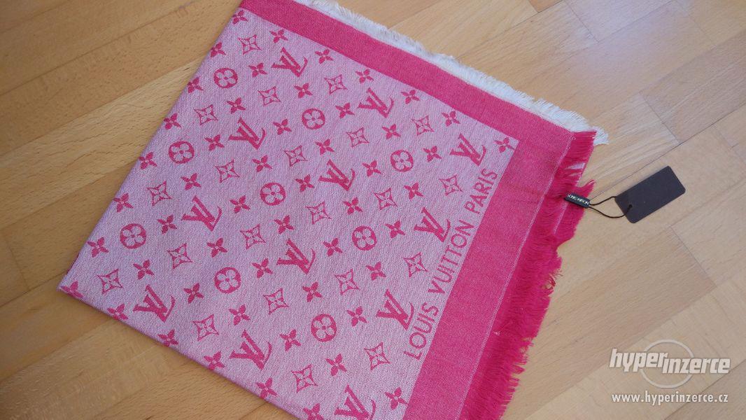Růžový lesklý šátek / čtverec LV - foto 2