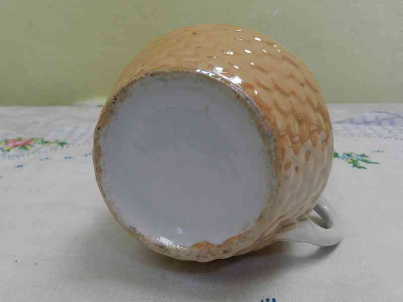 Hezký starý malovaný béžový porcelánový Hrnek Mušlák - foto 8