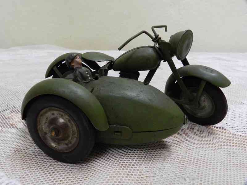 Zajímavý starý kovový Motocykl Motorka na klíček