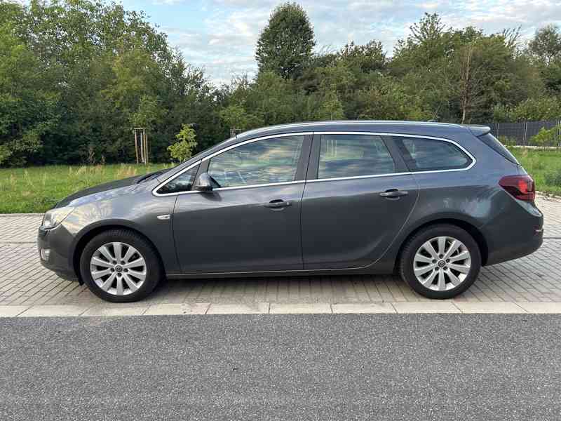 Opel Astra J 2.0 CDTI 118kW Sports Tourer, nafta. - foto 2