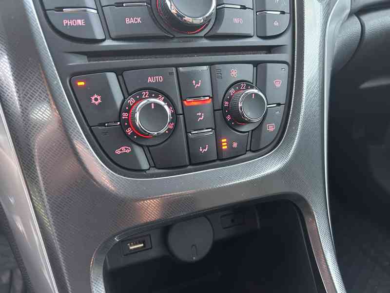 Opel Astra J 2.0 CDTI 118kW Sports Tourer, nafta. - foto 10