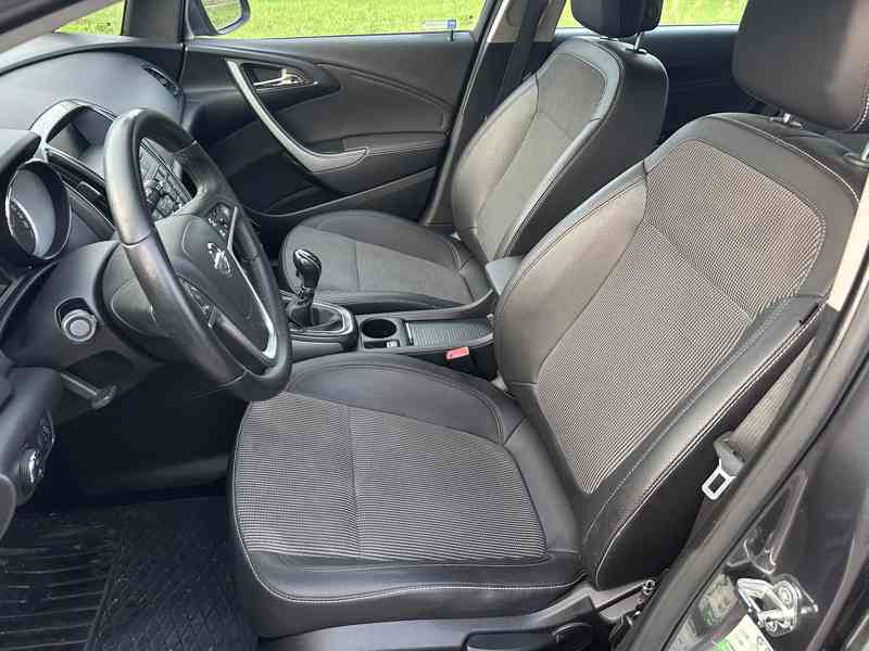 Opel Astra J 2.0 CDTI 118kW Sports Tourer, nafta. - foto 12