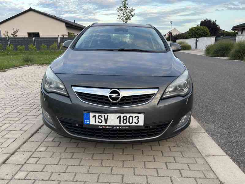 Opel Astra J 2.0 CDTI 118kW Sports Tourer, nafta. - foto 17