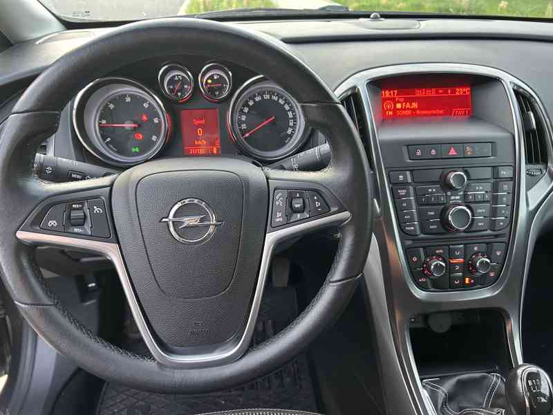 Opel Astra J 2.0 CDTI 118kW Sports Tourer, nafta. - foto 8