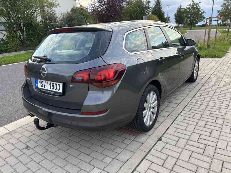 Opel Astra J 2.0 CDTI 118kW Sports Tourer, nafta. - foto 5