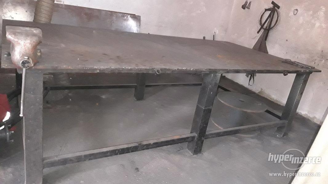 Svařovací zámečnický stůl 300x150x90cm. - foto 1