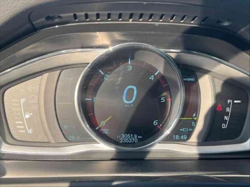 Volvo V60 2,4   D6 AWD 158 kW PLUG-IN HYBRID - foto 11
