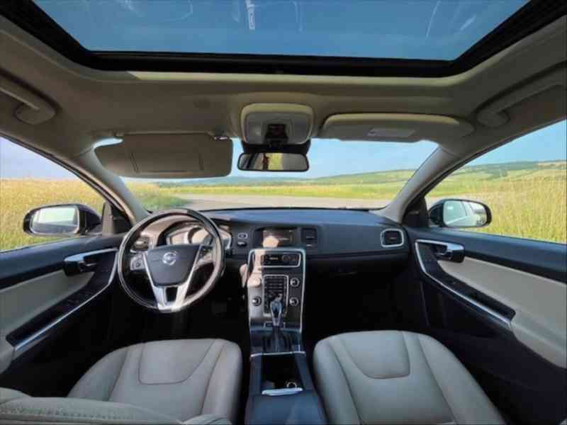 Volvo V60 2,4   D6 AWD 158 kW PLUG-IN HYBRID - foto 12