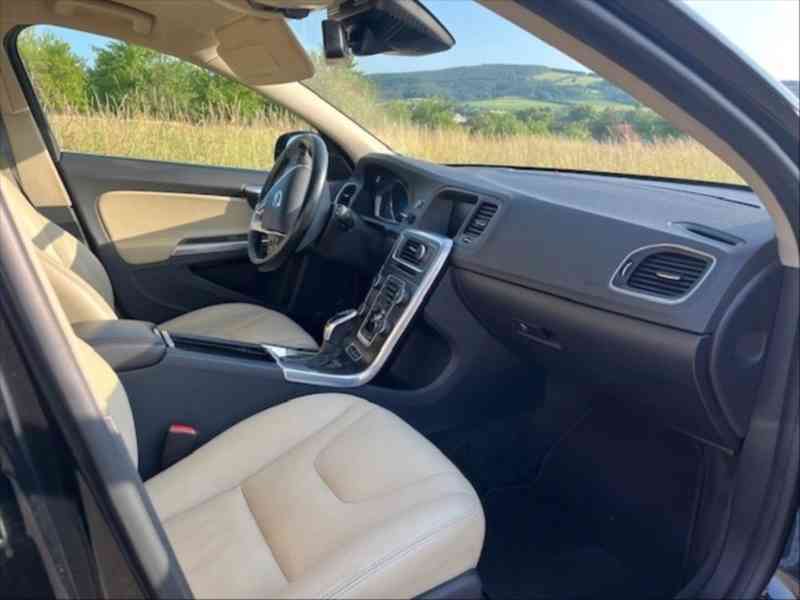 Volvo V60 2,4   D6 AWD 158 kW PLUG-IN HYBRID - foto 7