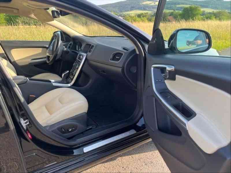 Volvo V60 2,4   D6 AWD 158 kW PLUG-IN HYBRID - foto 9