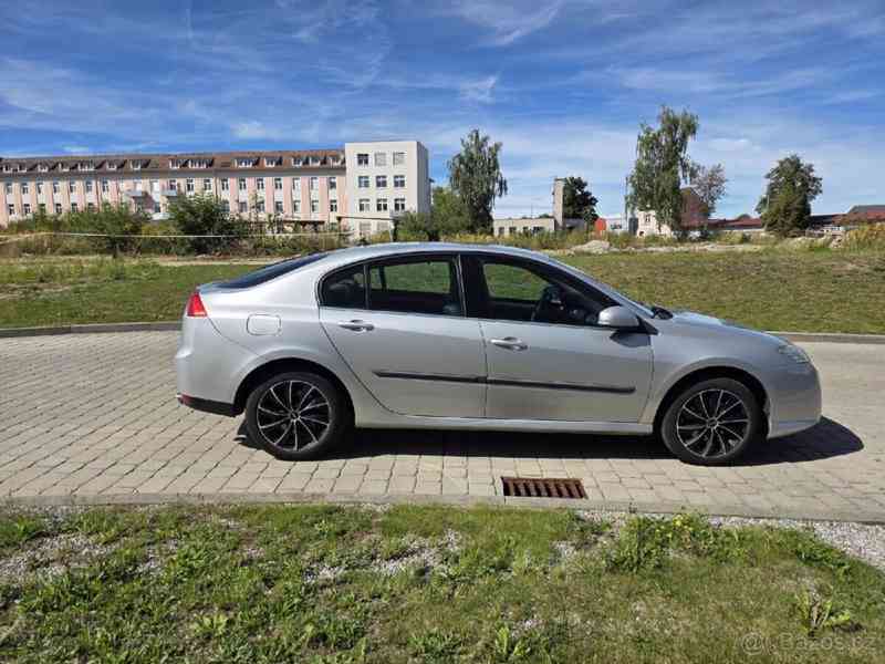 Renault Laguna 2,0   III. generace 2.0 dCi, r.v. 20 - foto 4