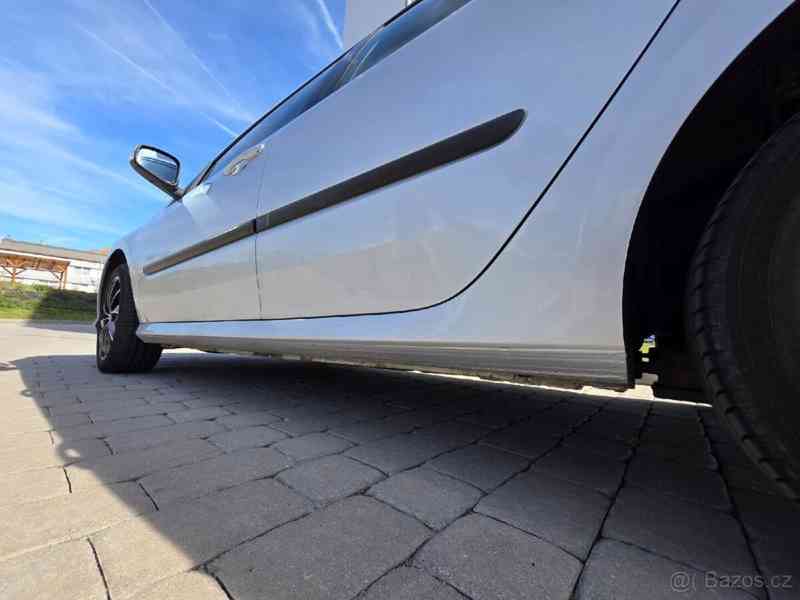 Renault Laguna 2,0   III. generace 2.0 dCi, r.v. 20 - foto 11