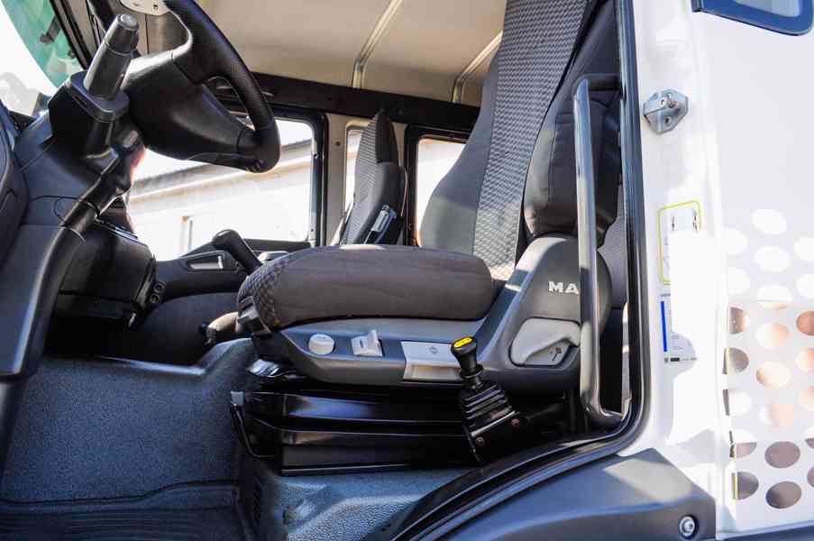 MAN TGM 18.240 4X4 TŘÍSTRANNÝ SKLÁPĚČ + HYDRAULICKÁ RUKA - foto 52