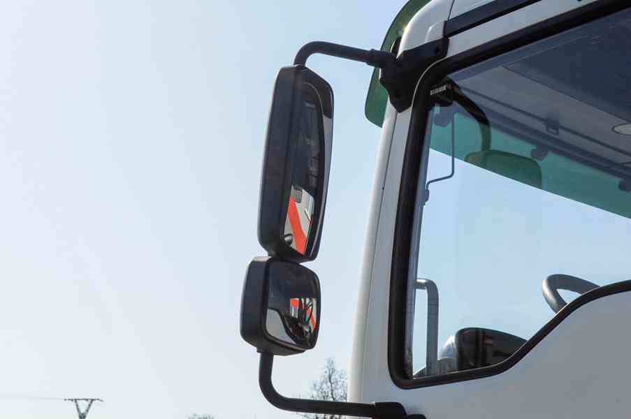 MAN TGM 18.240 4X4 TŘÍSTRANNÝ SKLÁPĚČ + HYDRAULICKÁ RUKA - foto 33