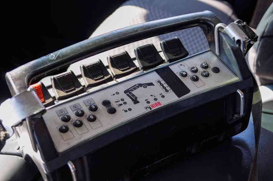 MAN TGM 18.240 4X4 TŘÍSTRANNÝ SKLÁPĚČ + HYDRAULICKÁ RUKA - foto 57