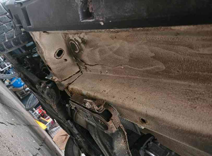 Suzuki Grand Vitara 1,6i 4x4 benzín 78kw - foto 11