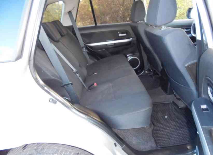 Suzuki Grand Vitara 2.4i Comfort 4x4 benzín 124kw - foto 21