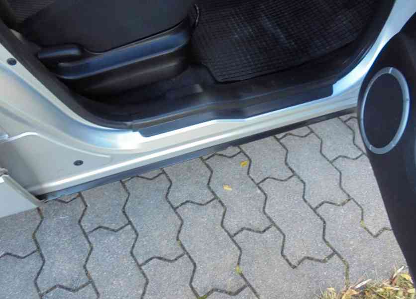 Suzuki Grand Vitara 2.4i Comfort 4x4 benzín 124kw - foto 23