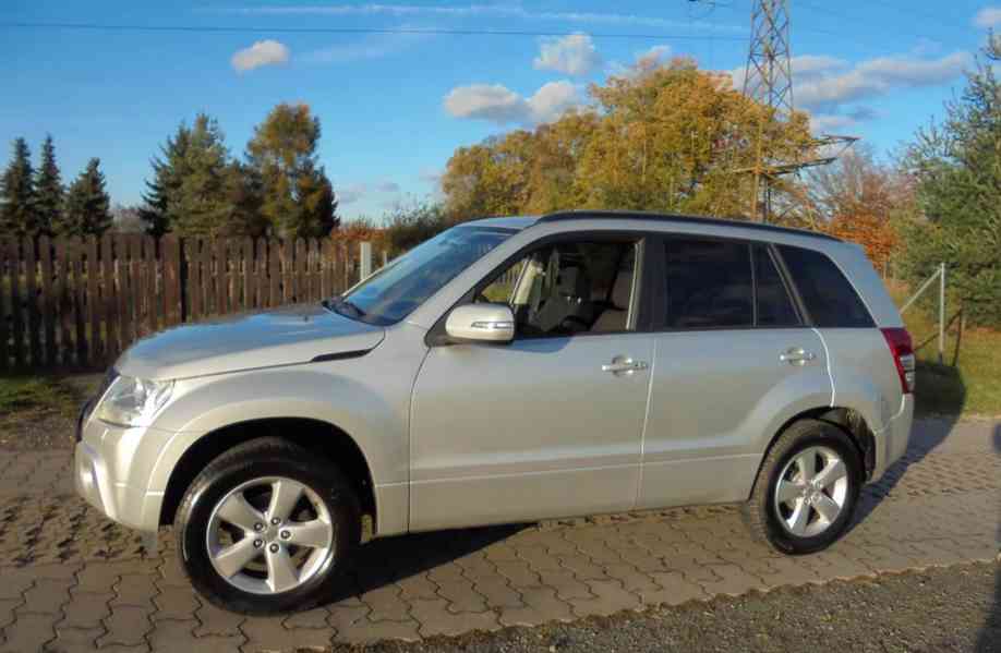 Suzuki Grand Vitara 2.4i Comfort 4x4 benzín 124kw - foto 3