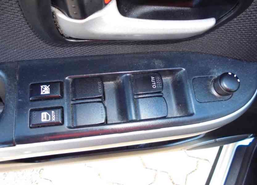 Suzuki Grand Vitara 2.4i Comfort 4x4 benzín 124kw - foto 15