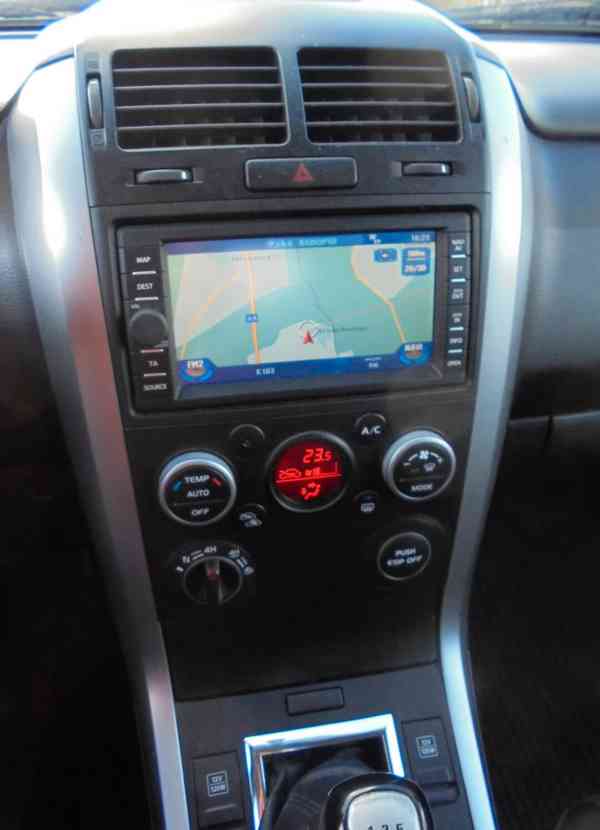 Suzuki Grand Vitara 2.4i Comfort 4x4 benzín 124kw - foto 13