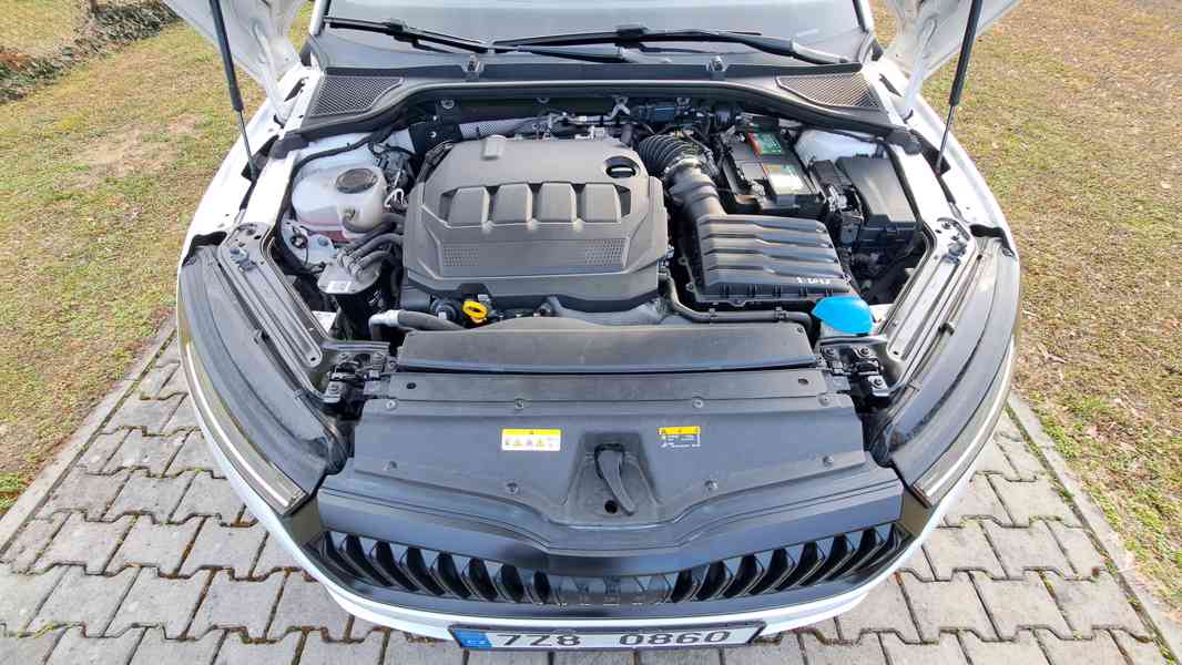 Škoda Octavia kombi 4, 10/2020, kamera, keyless, navigace - foto 17