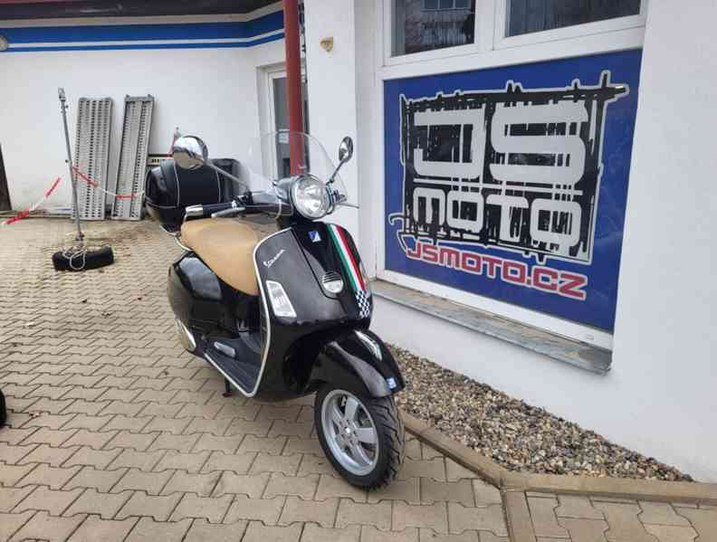 Vespa GTS 300 Super - foto 1