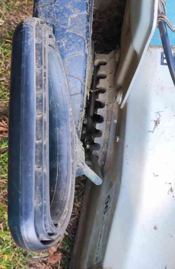 Elektrická sekačka MAKITA s pojezdem - foto 5