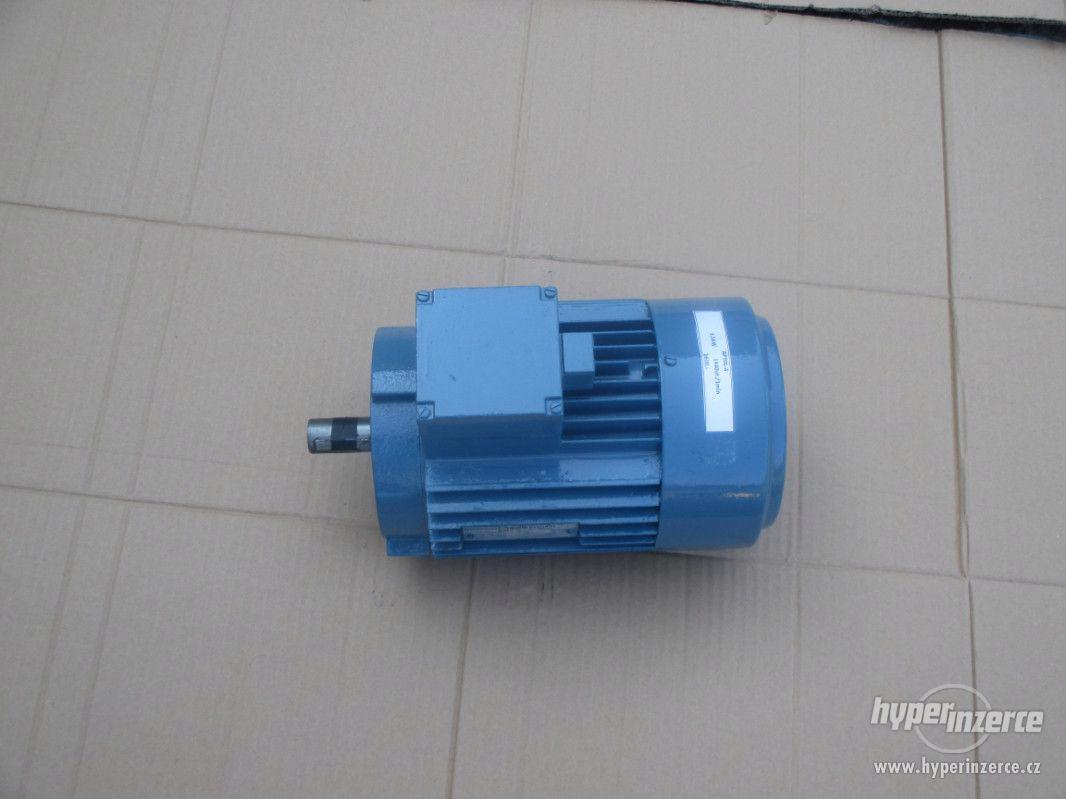 Elektromotor př. 4AP 90L-4 1,5KW 1410 ot./1min - foto 1