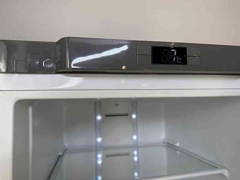  831 Chladnice bez mrazáčku ARISTON HOTPOINT nerez A++  - foto 3