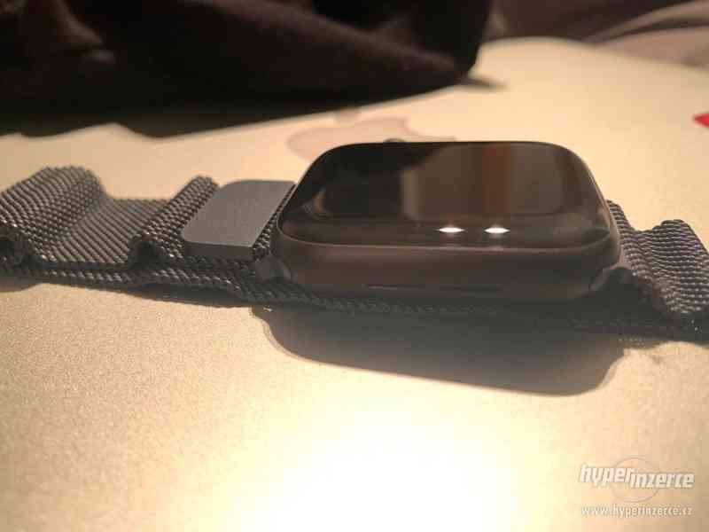 Apple Watch Nike Series 5 44mm Vesmírně šedý hliník - záruka - foto 3