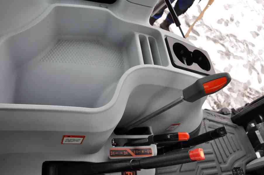 Prodám nový traktor HANWO HWB 704C. Traktor 75 koni 56kW. - foto 5