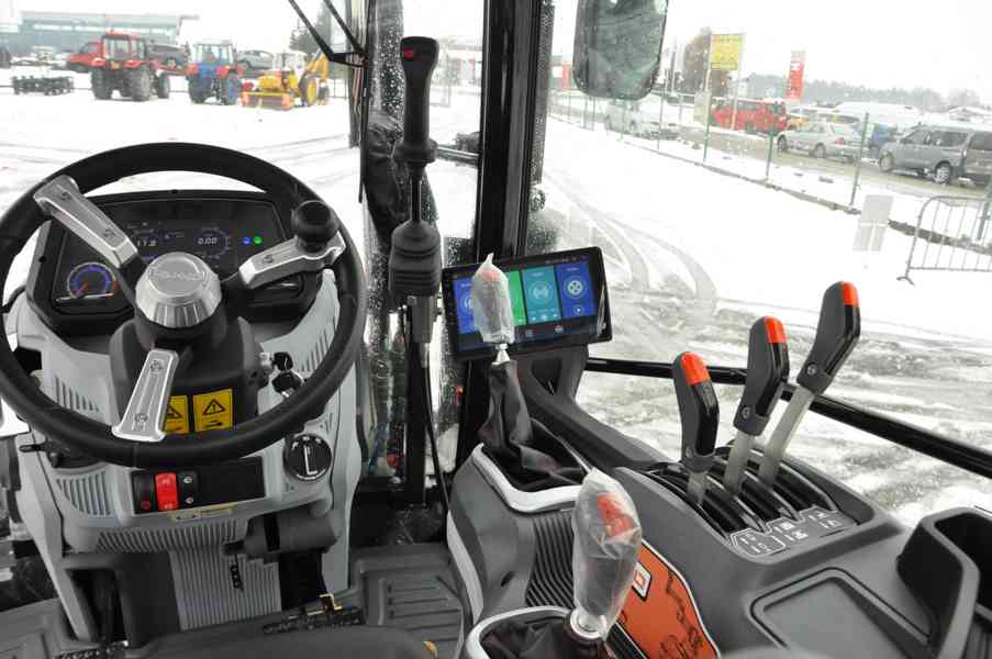 Prodám nový traktor HANWO HWB 704C. Traktor 75 koni 56kW. - foto 4