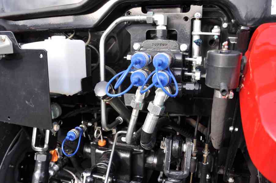 Prodám nový traktor HANWO HWB 704 C (75 koní) - foto 6