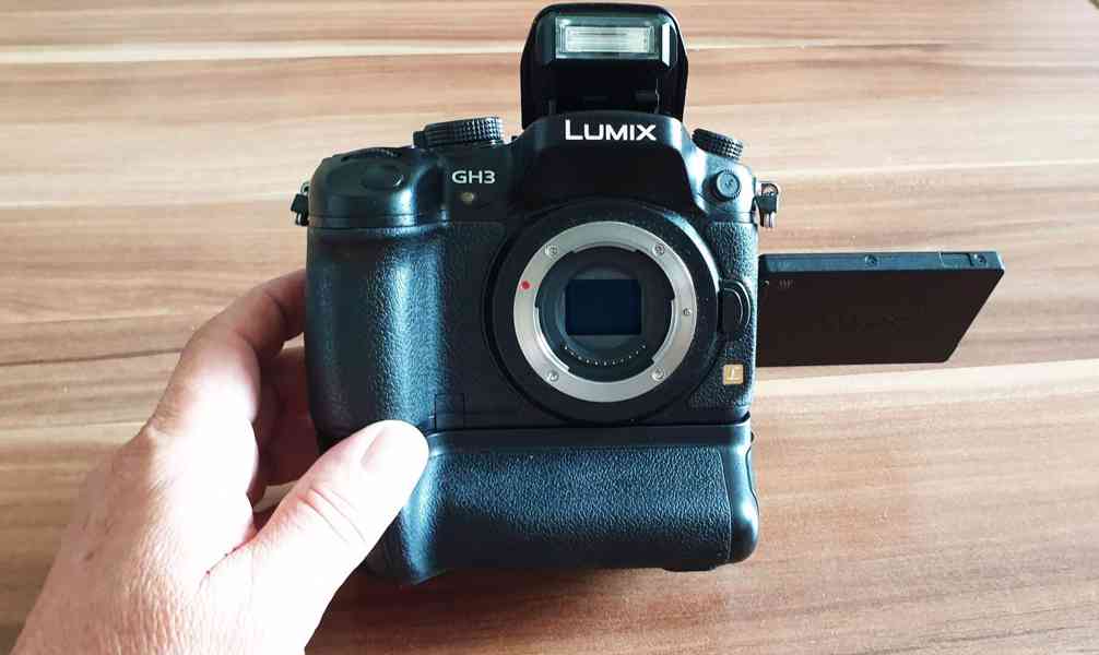 Panasonic Lumix GH3 (tělo + battery grip) - foto 7