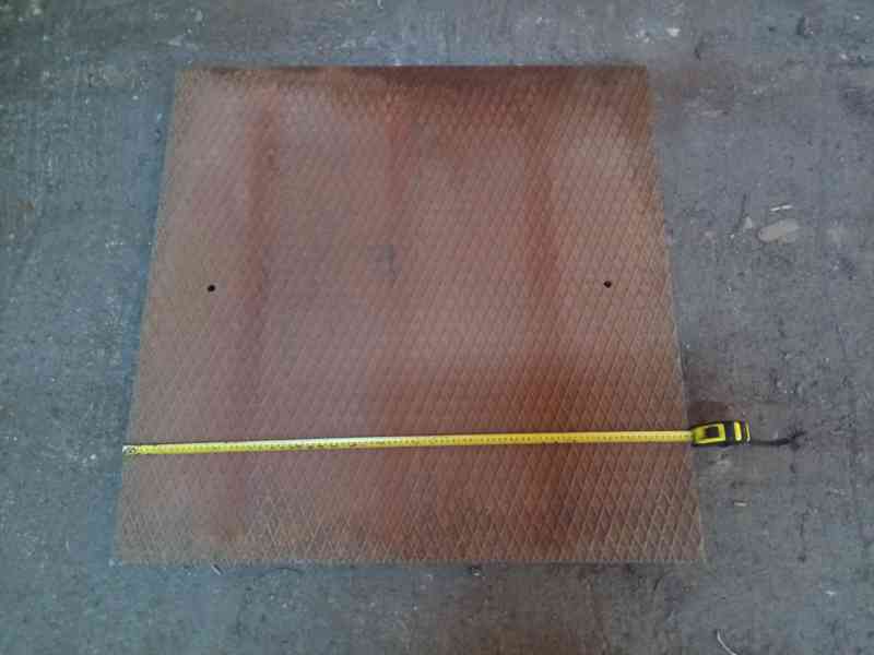 Použitý plechový poklop 96,5cm x 96,5cm bez rámu. - foto 5