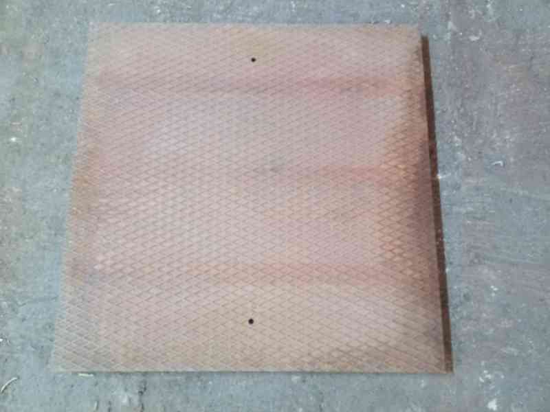 Použitý plechový poklop 96,5cm x 96,5cm bez rámu. - foto 6