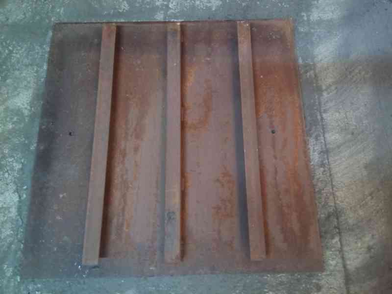 Použitý plechový poklop 96,5cm x 96,5cm bez rámu. - foto 3