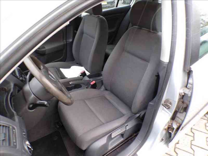 Volkswagen Golf 1,6 FSI TAŽ.ZAŘ.,TREND - foto 8