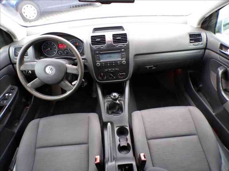 Volkswagen Golf 1,6 FSI TAŽ.ZAŘ.,TREND - foto 5