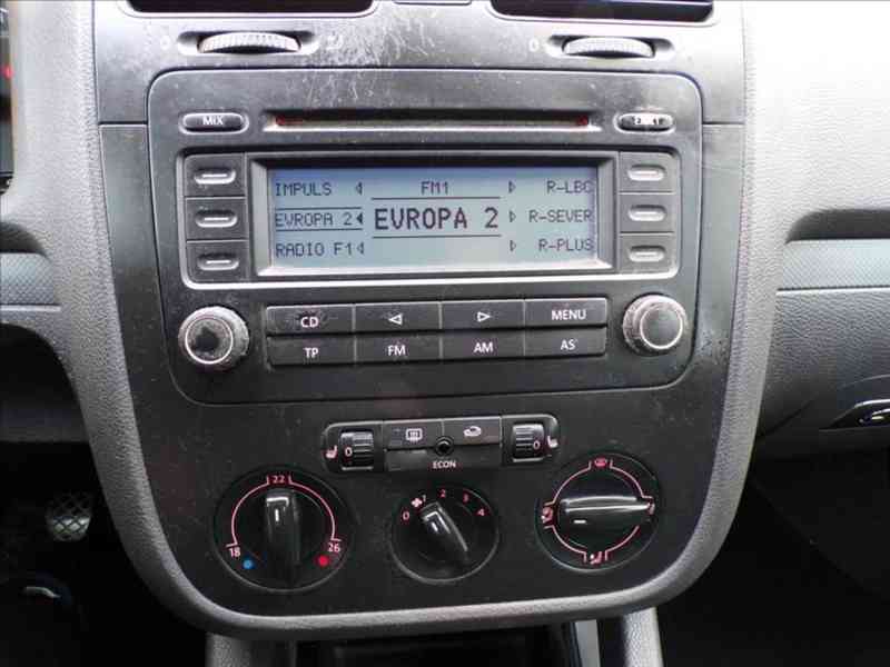 Volkswagen Golf 1,6 FSI TAŽ.ZAŘ.,TREND - foto 7