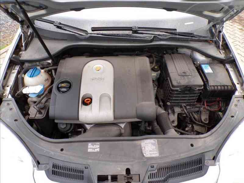Volkswagen Golf 1,6 FSI TAŽ.ZAŘ.,TREND - foto 16