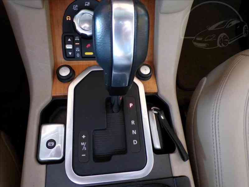 Land Rover Discovery 3,0 TDV6 HSE TAŽNÉ ZAŘÍZENÍ - foto 8
