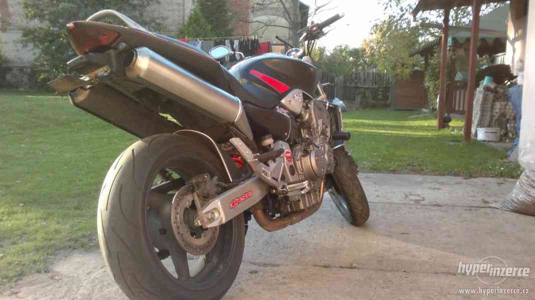 Honda Hornet 900 - foto 3