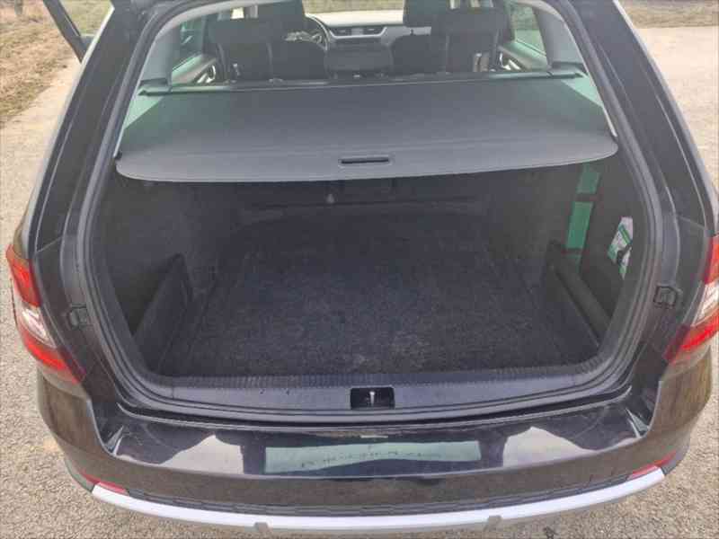 Škoda Octavia 2,0 Scout - foto 12